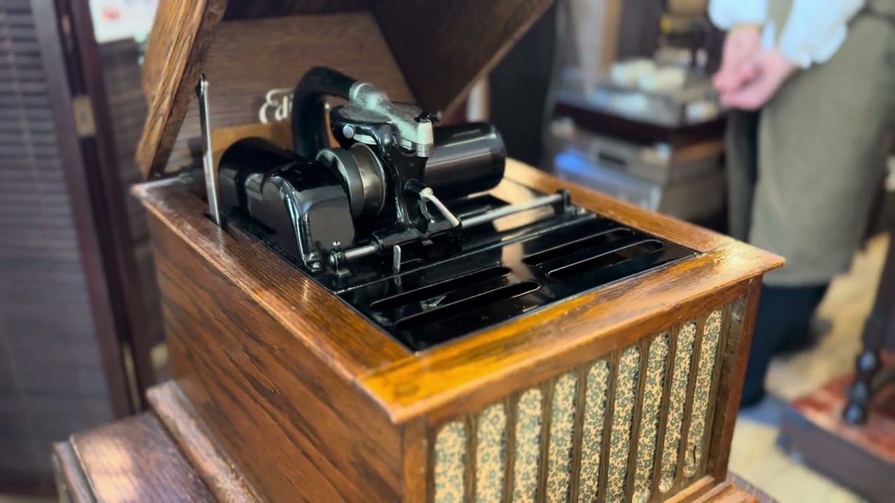120年前の蝋管式蓄音機！ - YouTube