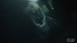 Batwoman saves Alice