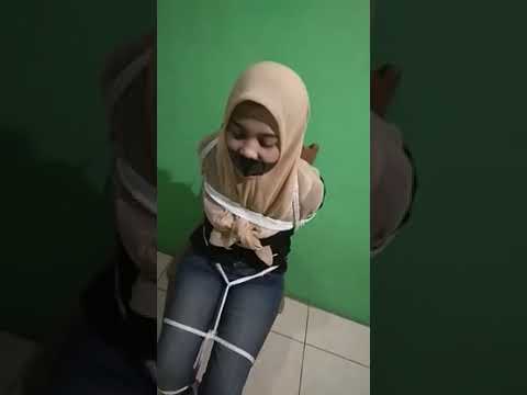 cewek diikat dikursi