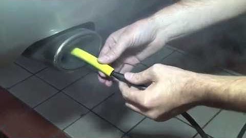 Using a 4 gas analyser to diagnose vehicle emissions system problem