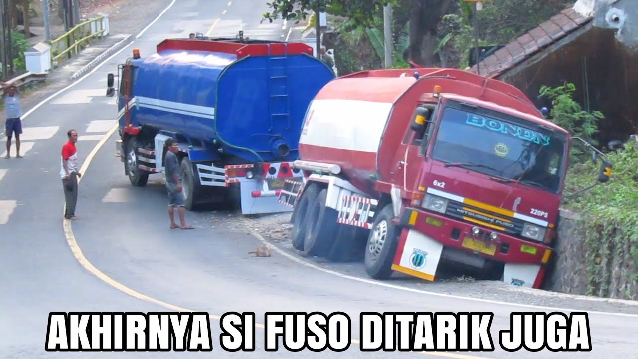 Dump Truck Hino Fuso  Goprak  Fuso  Fighter Ditanjakan 