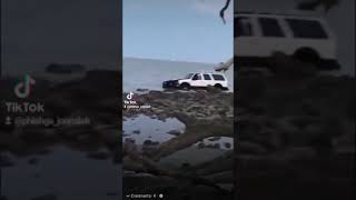 Jekyll island Georgia cop drives into ocean