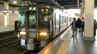 北陸本線金沢駅 521系普通福井行きが停車