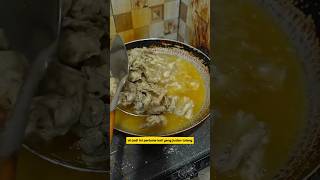 Dalam Gang Sempit Pada Antri Beli Tulang Krispi 