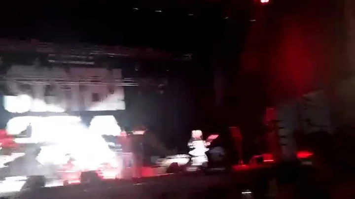 System Of A Down - Chop Suey!   (live in Armenia)