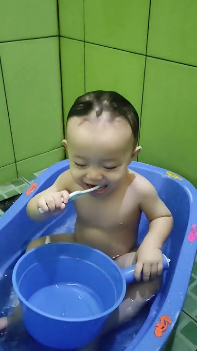 Subhanallah..Anak Soleh Baby Gemoy Mandi Sambil Gosok Gigi Sendiri #anakpintar #shortsviral #shorts