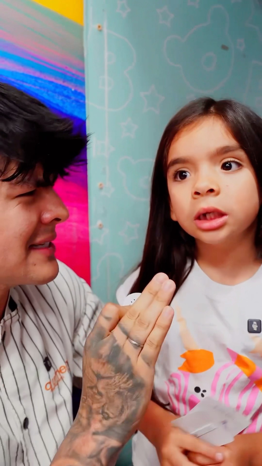 Mi hija SALOMÉ le CREA desde CERO un peluche a su HERMANA ?