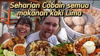 Seharian makan makanan kaki lima