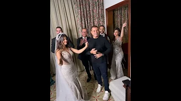 عمرو دياب يغني مع ابنة محاميه أشرف عبد العزيز أغنيته أنت الحظ في حفل زفافها 