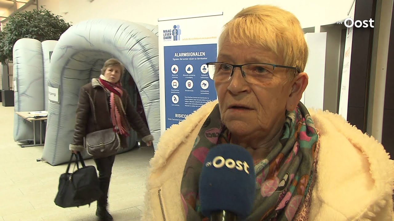 Opblaasbare reuzendarm te bekijken in ziekenhuis Almelo