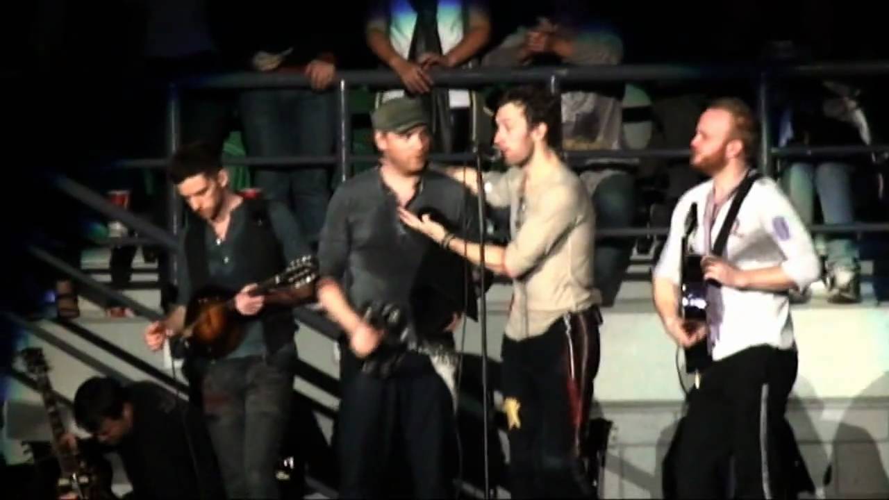 Coldplay Death Will Never Conquer (Acoustic in the crowd) Live In