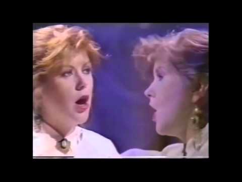 Kirsty MacColl - Days - Wogan 1989