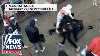 Migrants who attacked NYPD cops reportedly get plea deal