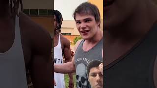 ele é Forte vai malhar todos Uau 🔥😬