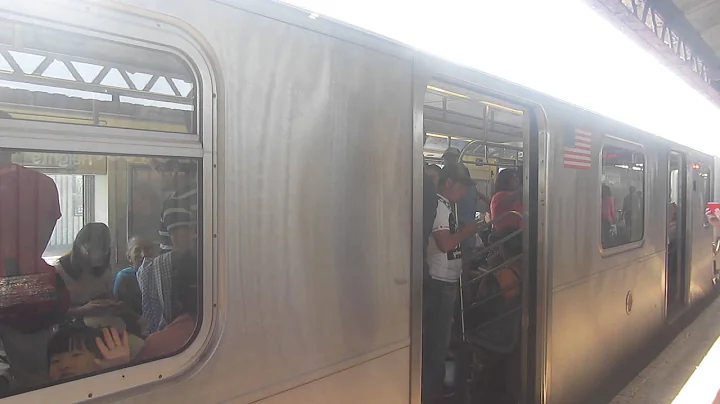 R188 (7) Train at 82nd Street - Jackson Heights