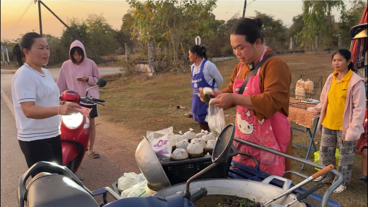 ขายดิบขายดีเมนูอ่อมหอยกะทะใหญ่ แกงเห็ดขม แกงดอกแค ลูกค้าซื้อกันใหญ่