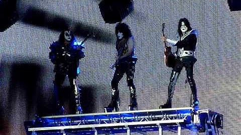 KISS Intro Modern Day Delilah @ Liverpool Echo Arena 4th May 2010