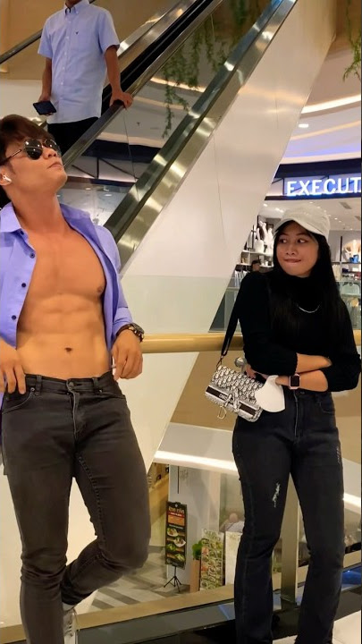 Sixpack lebih menarik 🤣 #sixpack #golddigger #prankeskalator