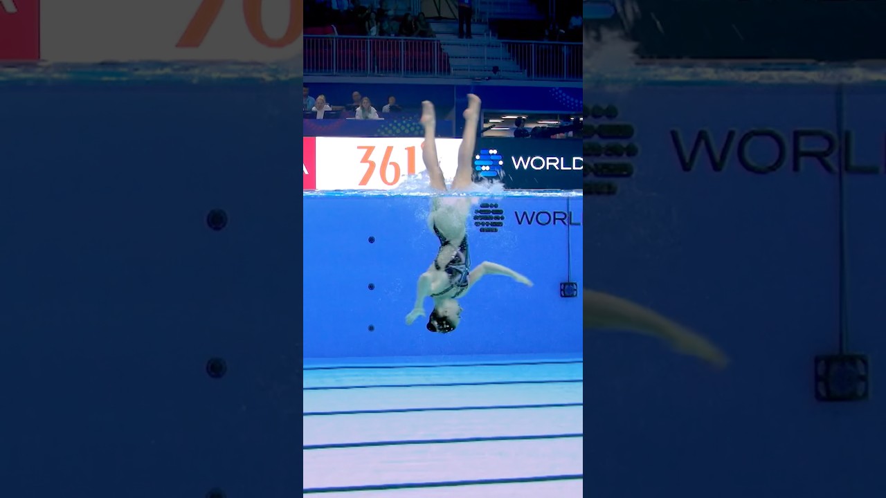 Klara Beyer: master at work β¨ #artisticswimming #underwater #pov #worldaquatics