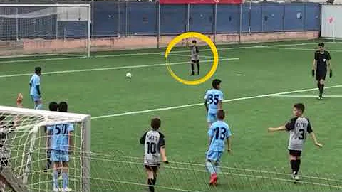 Incredible dribble - Roy Gannon