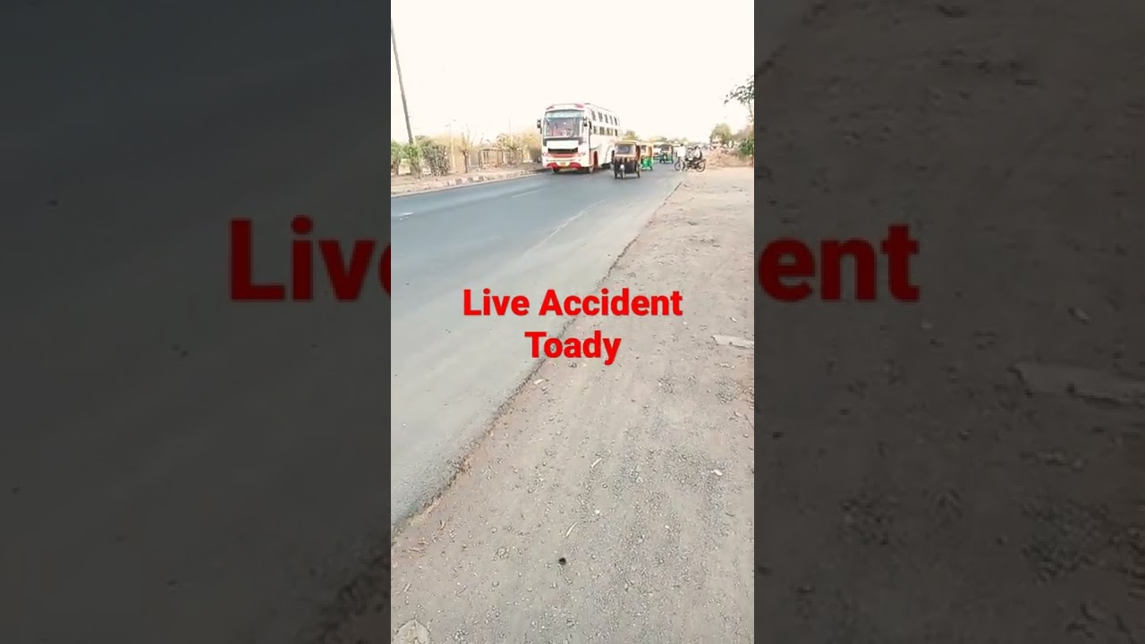 Live accident Today Road || truck 🚛 Vs Bike 🚲