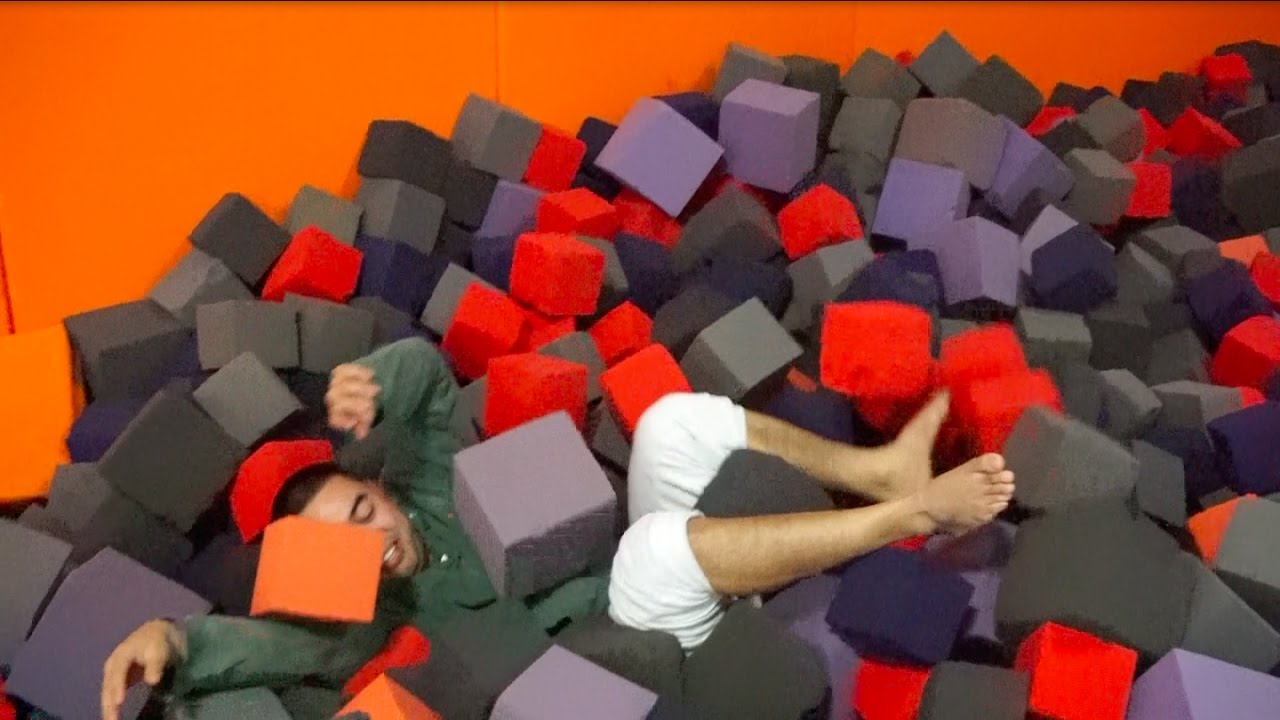 TRAMPOLINE ANKLE INJURY! (Raytarchy Vlog 5) YouTube
