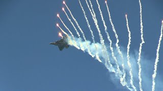 F-22 Raptor dumping flares over Cleveland Airshow Wealth