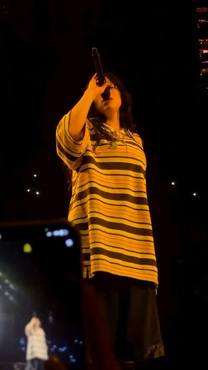 Billie Eilish performing “ L’AMOUR DE MA VIE “ Live in Glasgow, UK 🪶 #concert #live #tour #shorts