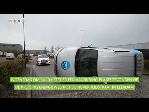 Auto op zijkant bij aanrijding in Leerdam
