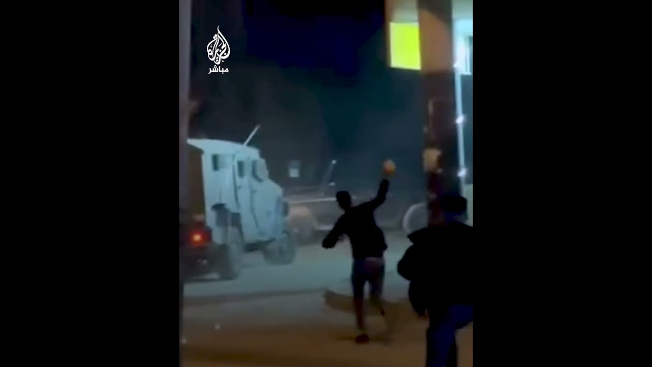 مواجهات عنيفة بين قوات الاحتلال وشبان فلسطينيين في بلدة بيت فوريك شرقي نابلس
