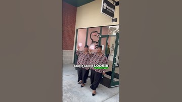 Lookie Lookie Lookie Crumbl Cookie 🍪 with Twinnies 👯‍♀️ #crumblcookies #crumblcookie #viralshorts