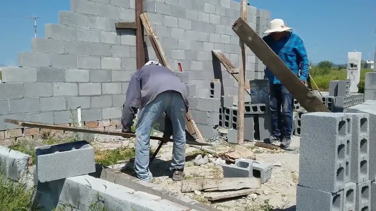  Este es mi maestro albañil que me enseñó a construir
