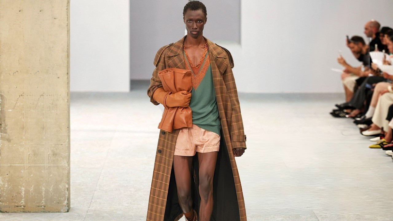 💃 Gái Xinh Đẹp Catwalk Cực Cuốn Hút — Outfit Cao Cấp Được Nâng Tầm Bởi Dịch Vụ Giặt Ủi Cao Cấp 👑 B20