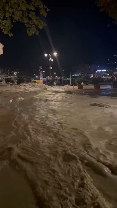 Enorme #inondation à Cassis(13) et à #Marseille ce dimanche soir #ompsg #orage