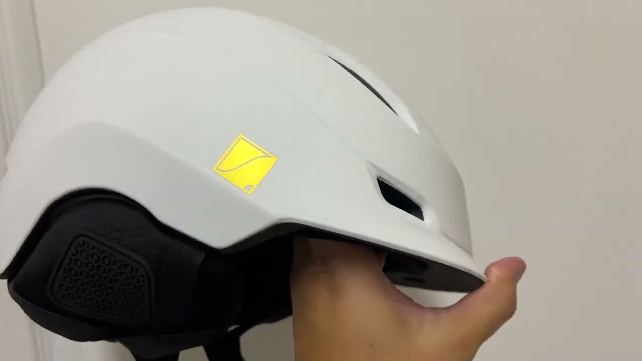 dbio snowboard helmet DBIO: SKI GOGGLES The adjustable straps and plush earmuffs add warmth and comfort DBIO Snowboard Helmet Ski Helmet