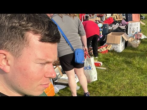 SELLING LIVE FROM ESSEX BOOTSALE!!!