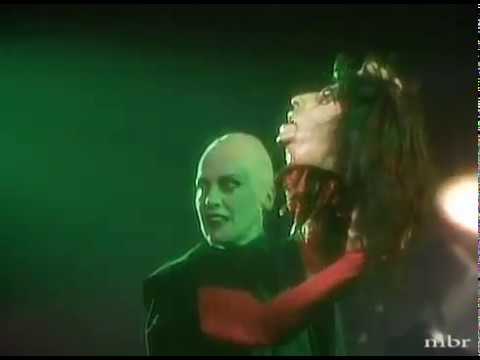 Alice Cooper.  I Love The Dead. "The Nightmare Returns". (1986) . Real VIDEO .