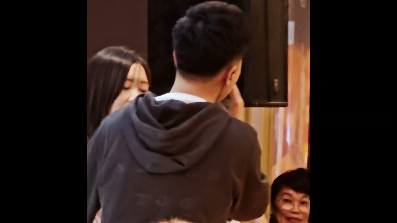 中2生: 譚輝智 FC 舉行了'40 Birthday Party'，妹妹粉墨登場合唱 '你最珍貴'，全場掌聲雷動👏👏👏