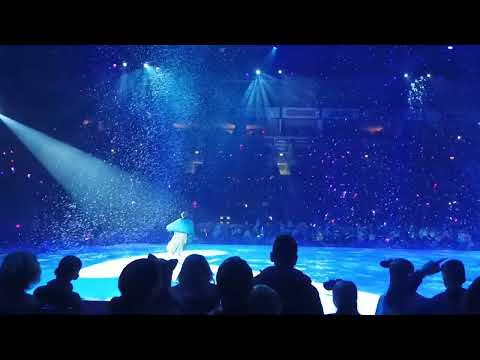 Coronation day - Elsa freezes Arondale #frozen #Disney_on_ice