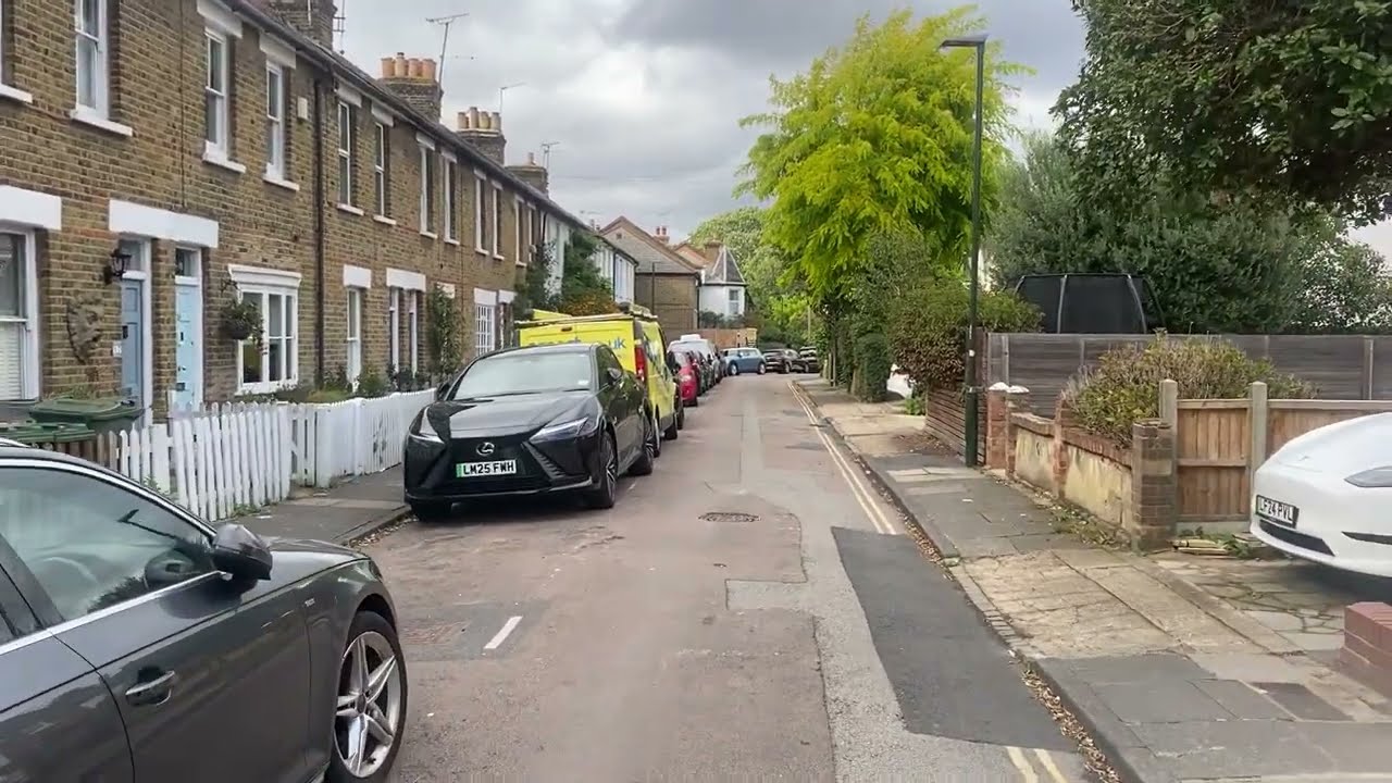 Victoria Road Mortlake SW14