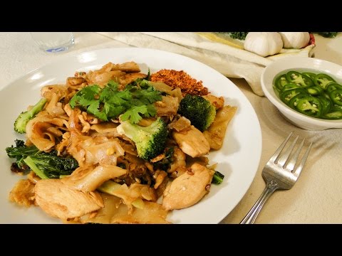 Thai Stir Fried Noodles or Pad See Ew ผัดซีอิ๊ว - Episode 27