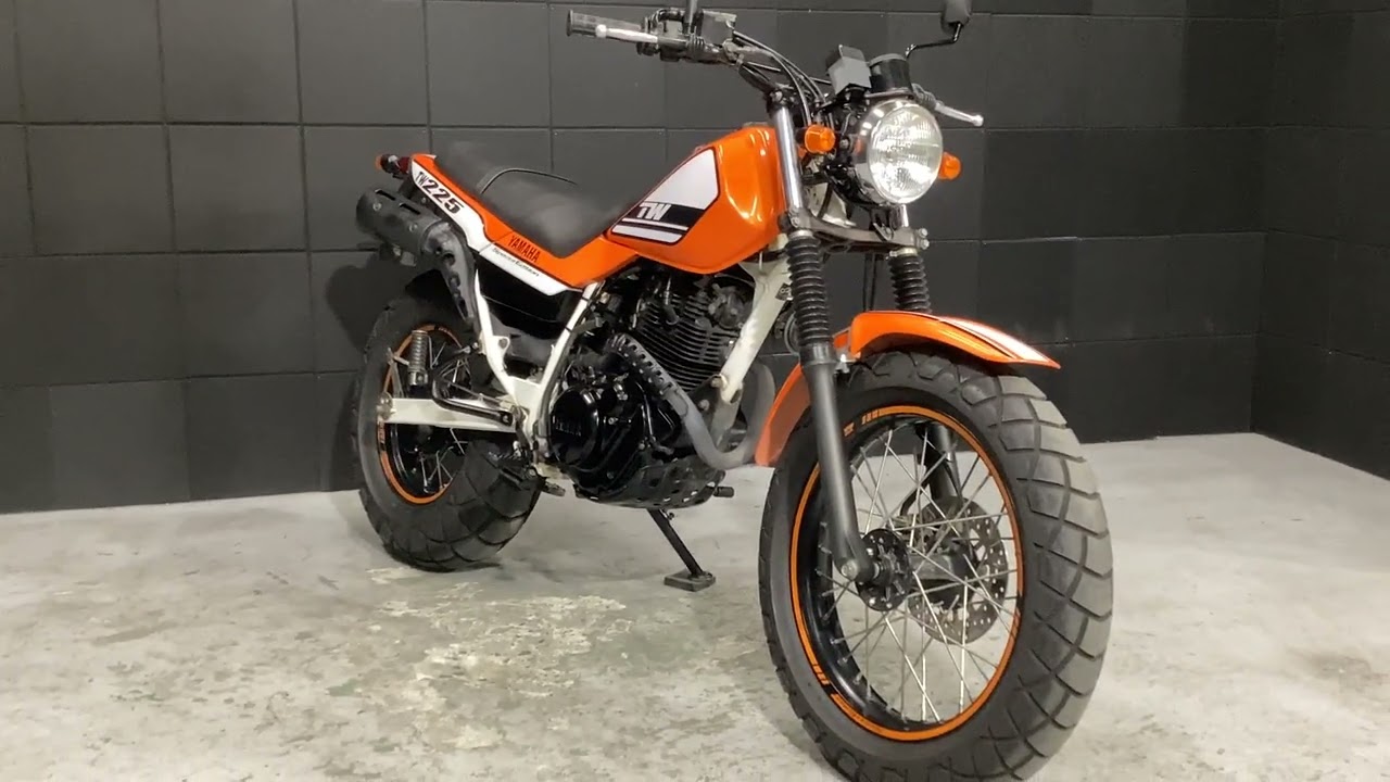 TW225 シリーズ最終モデルにふさわしい特別カラー!極太タイヤが目を TW225 シリーズ最終モデルにふさわしい特別カラー!極太タイヤが目を