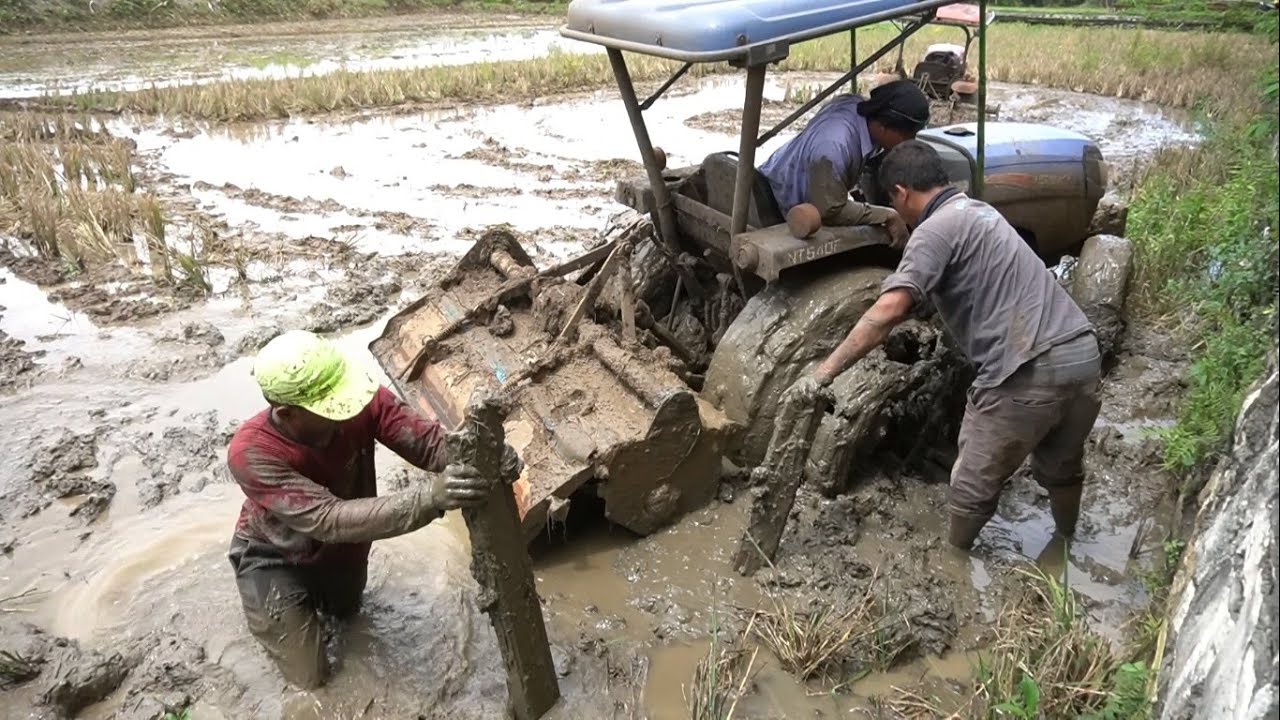 Parah Banget! Traktor Sawah Roda 4 Terjebak Lumpur || ISEKI NT540F Part.2