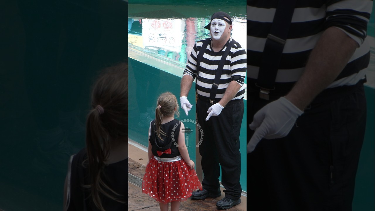 Tom o mímico imitando a menina de saia 👗🤩😂🤣 #tomthemime #seaworldmime #seaworldorlando