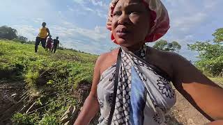 How village Girls bath //African Outdoor bath#viralvideo 