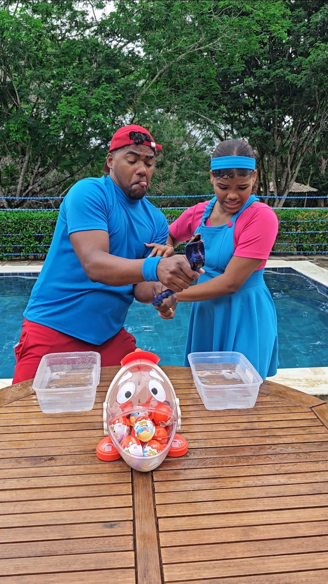 Ganhando kinder joy ??? #funny #comedy