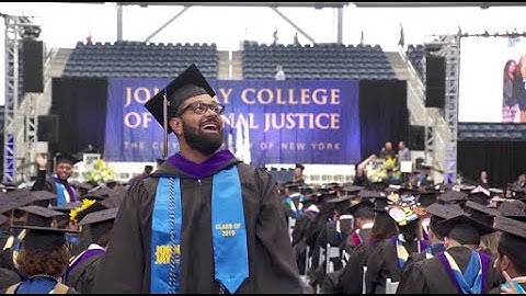 [AUDIO DESCRIBED] Using AI to help more college students graduate | DataKind and John Jay College