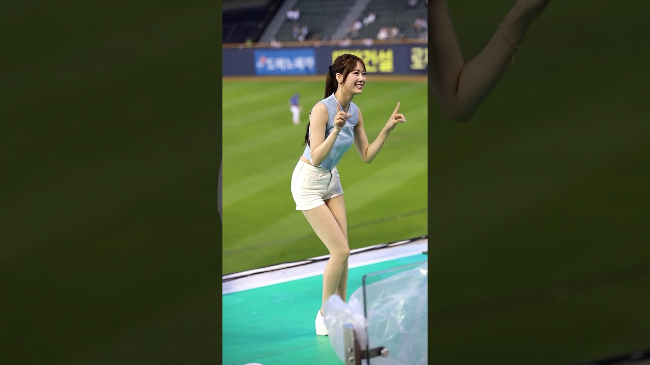 드디어 데뷔한 늘씬한 두산 아야카 치어리더 오명진 선수 등장곡 #데뷔 #늘씬 #치어리더 #두산 #아야카 #등장곡