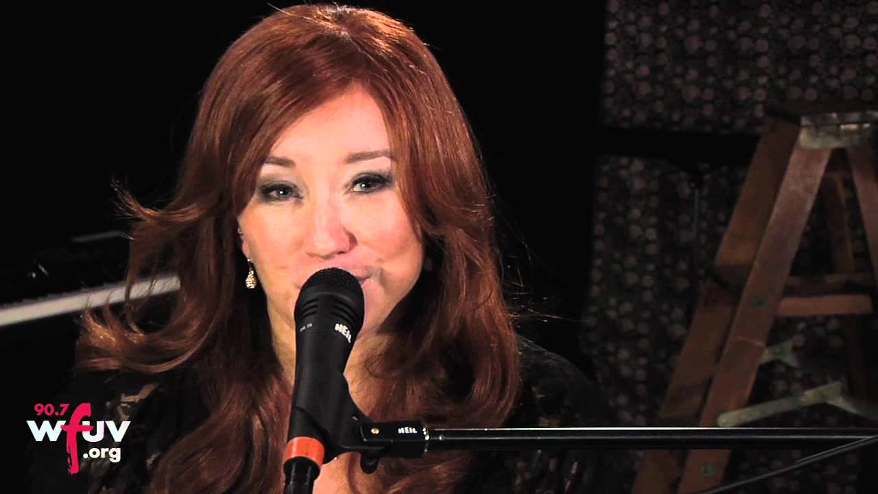 Tori Amos - "Carry" (Live at WFUV)
