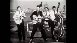 Elvis Presley - Heartbreak Hotel (Lyrics)